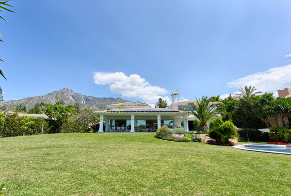 Detached Villa Nagüeles Málaga - image 7