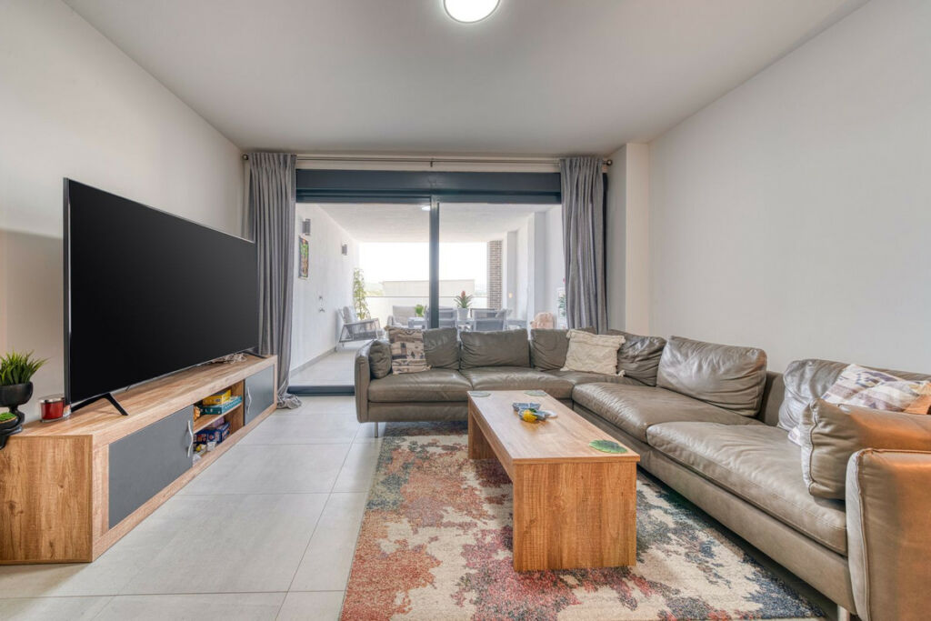 Middle Floor Apartment La Duquesa Málaga - image 7