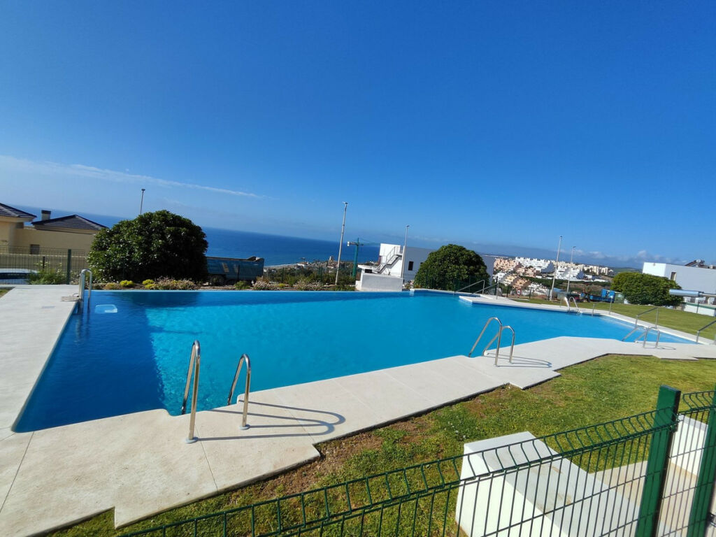 Middle Floor Apartment Casares Playa Málaga - image 7