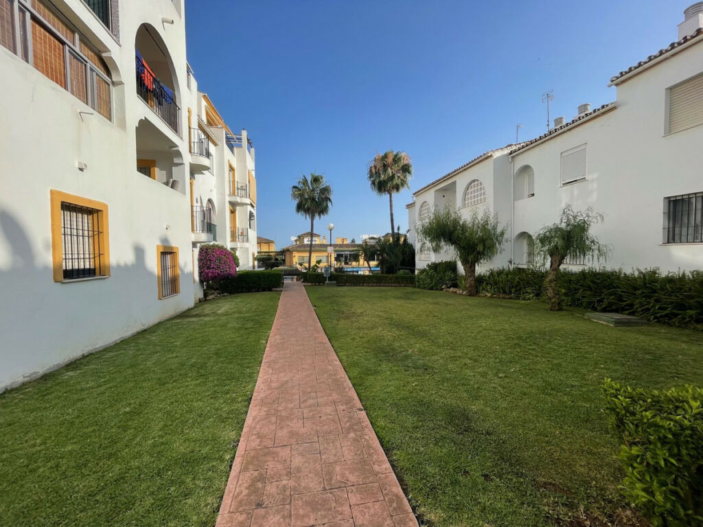 Ground Floor Apartment Atalaya Málaga - image 7