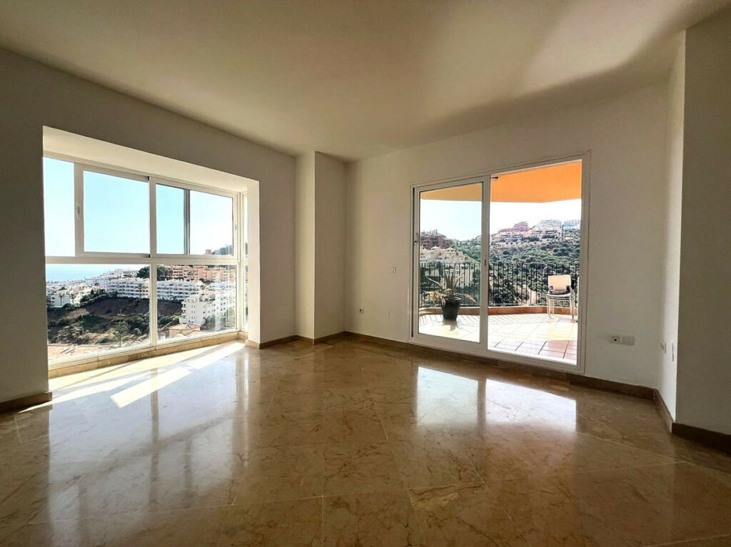 Middle Floor Apartment Calahonda Málaga - image 7