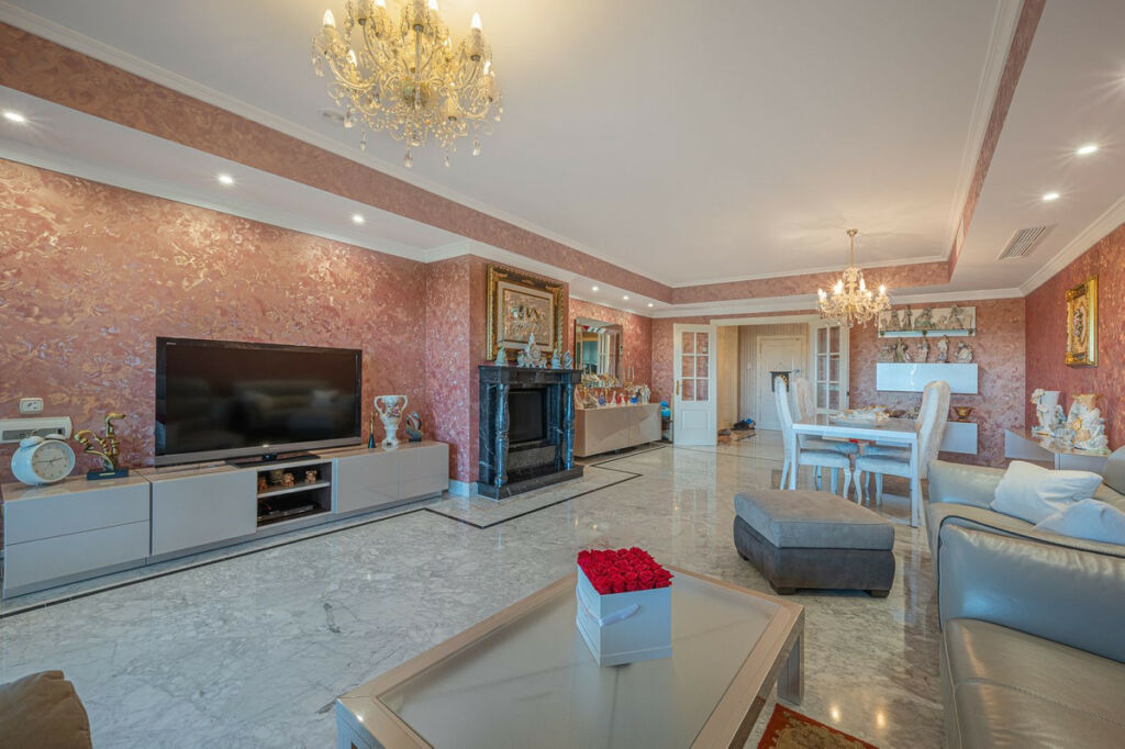 Middle Floor Apartment The Golden Mile Málaga - image 7
