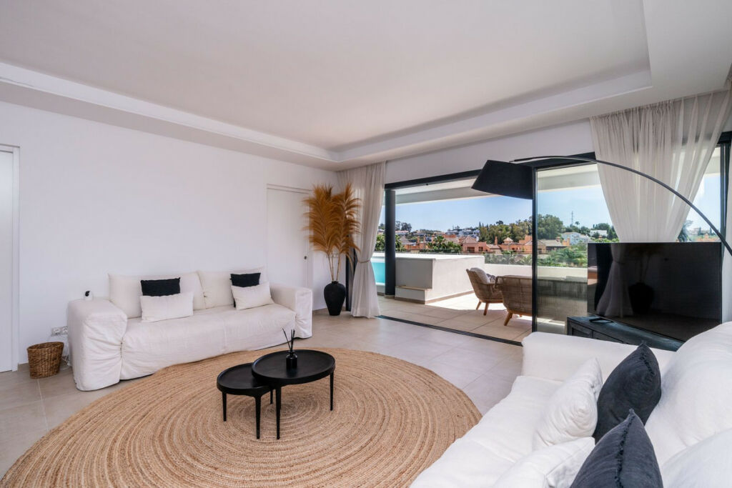Middle Floor Apartment Estepona Málaga - image 7