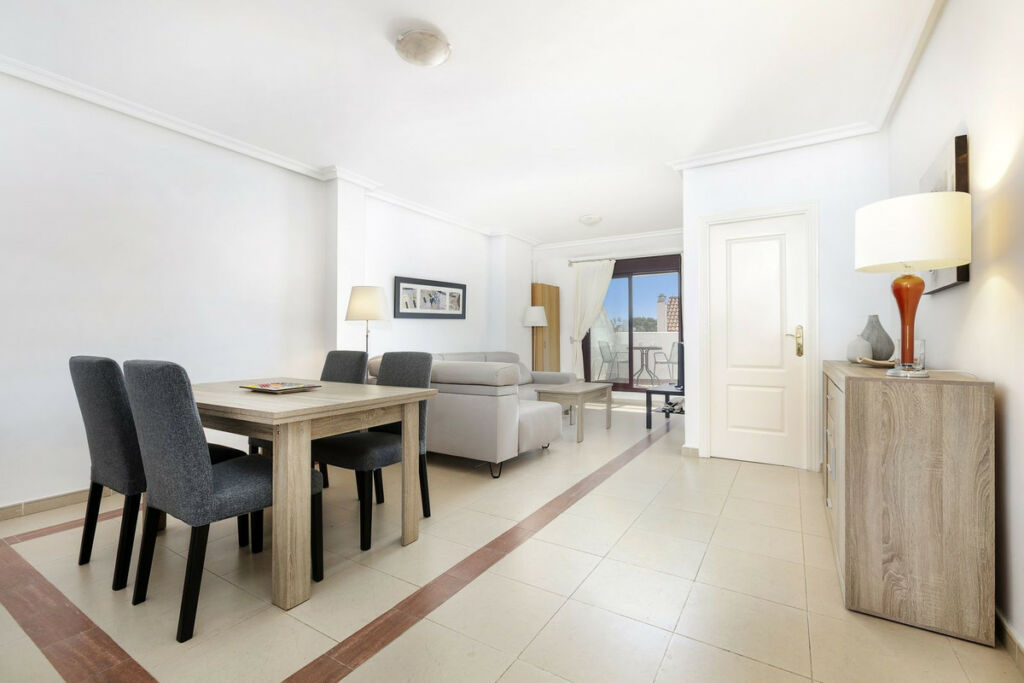 Top Floor Apartment Nueva Andalucía Málaga - image 7