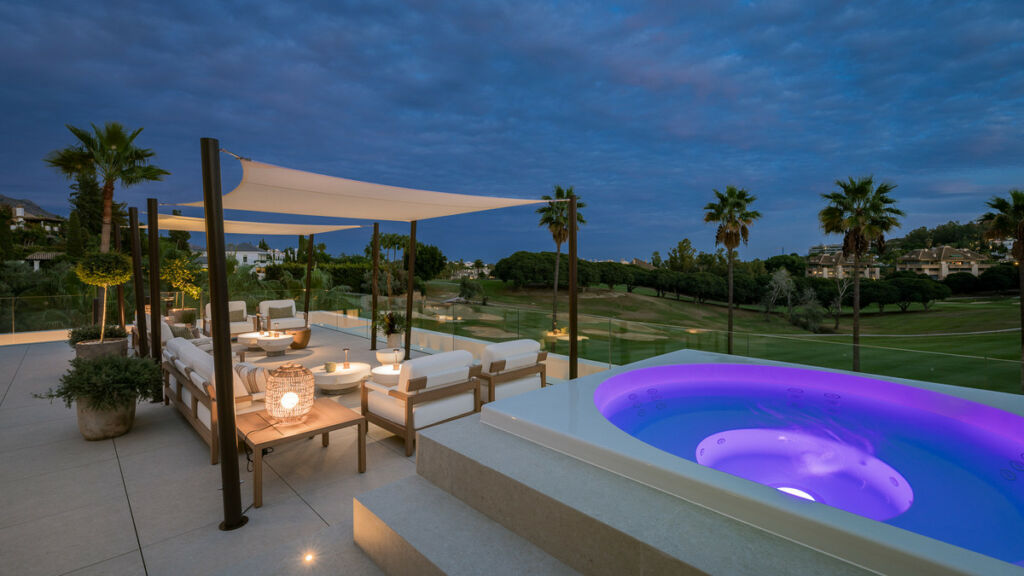 Detached Villa Nueva Andalucía Málaga - image 7