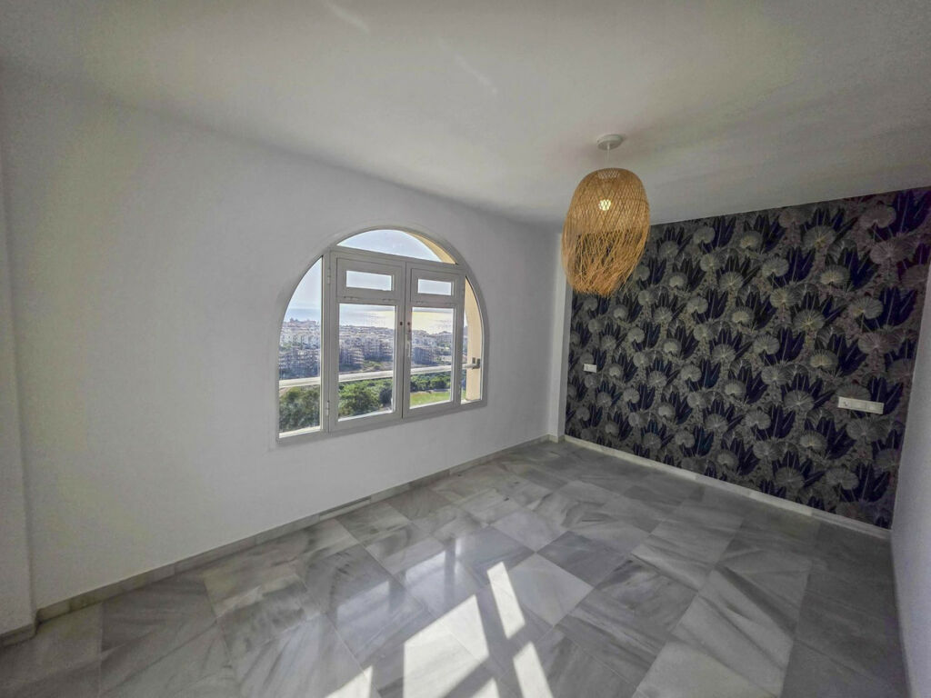 Penthouse Duplex La Duquesa Málaga - image 7