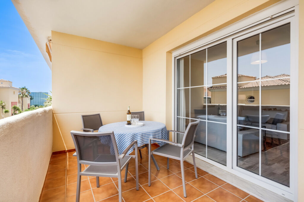Middle Floor Apartment Cabopino Málaga - image 7