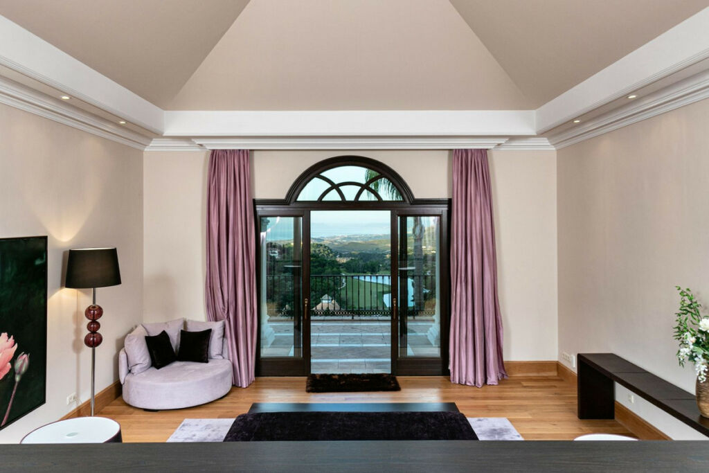 Detached Villa Benahavís Málaga - image 7