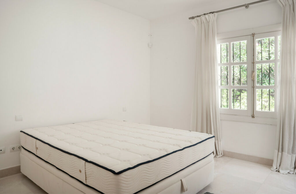 Detached Villa Estepona Málaga - image 7