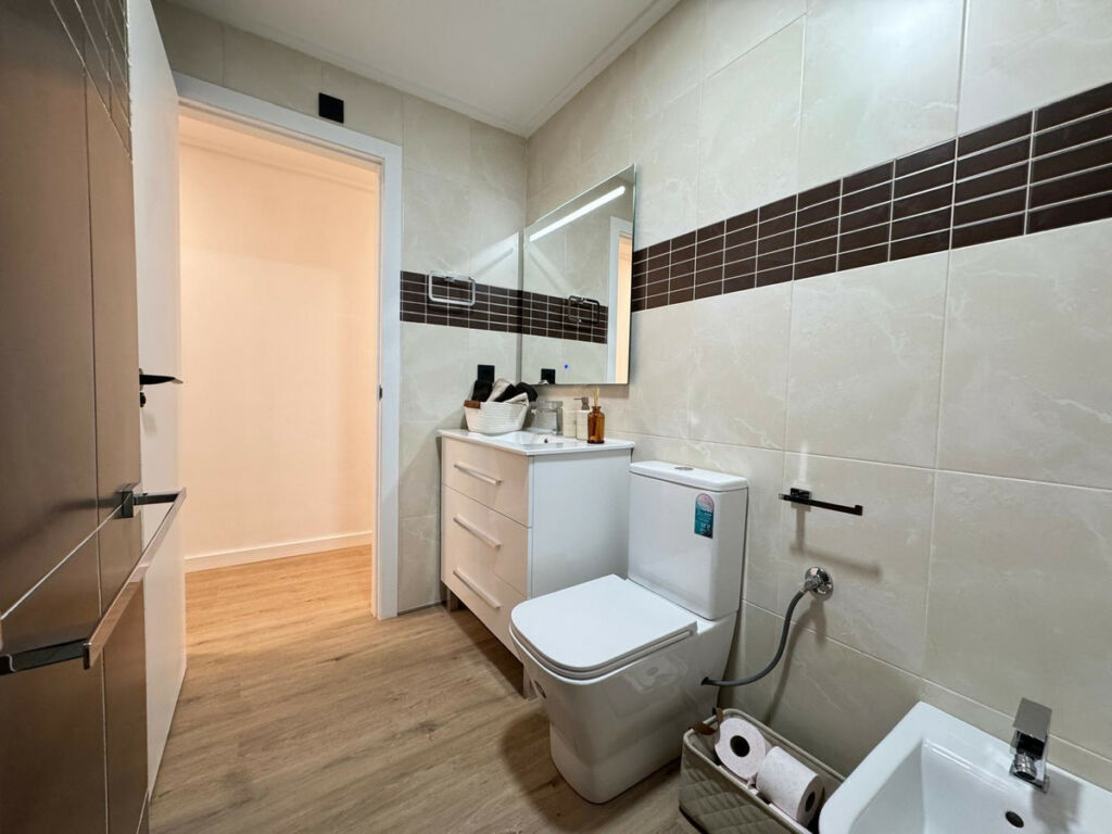 Middle Floor Apartment Torrevieja Alicante - image 7