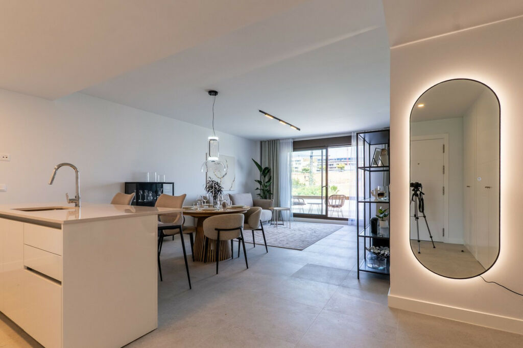 Middle Floor Apartment Estepona Málaga - image 7