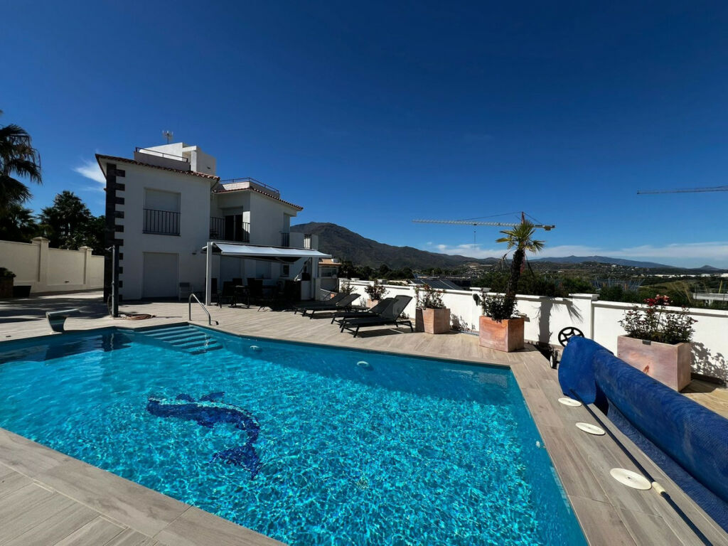 Detached Villa Estepona Málaga - image 7