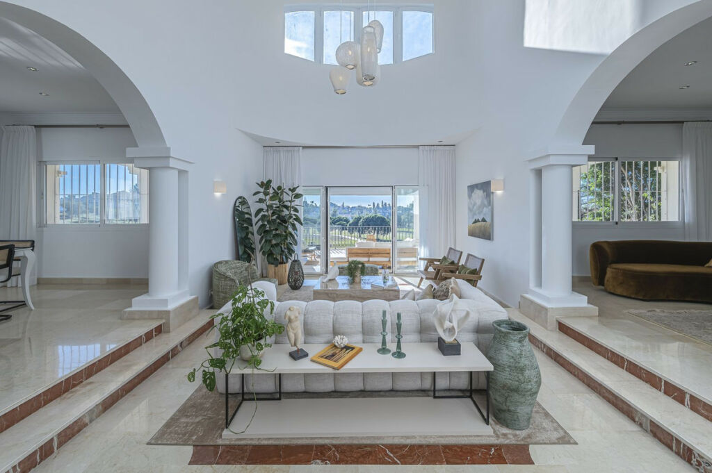 Detached Villa Nueva Andalucía Málaga - image 7