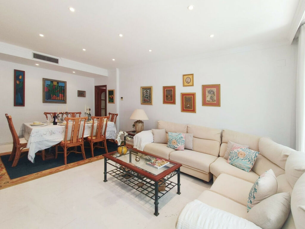 Middle Floor Apartment The Golden Mile Málaga - image 7