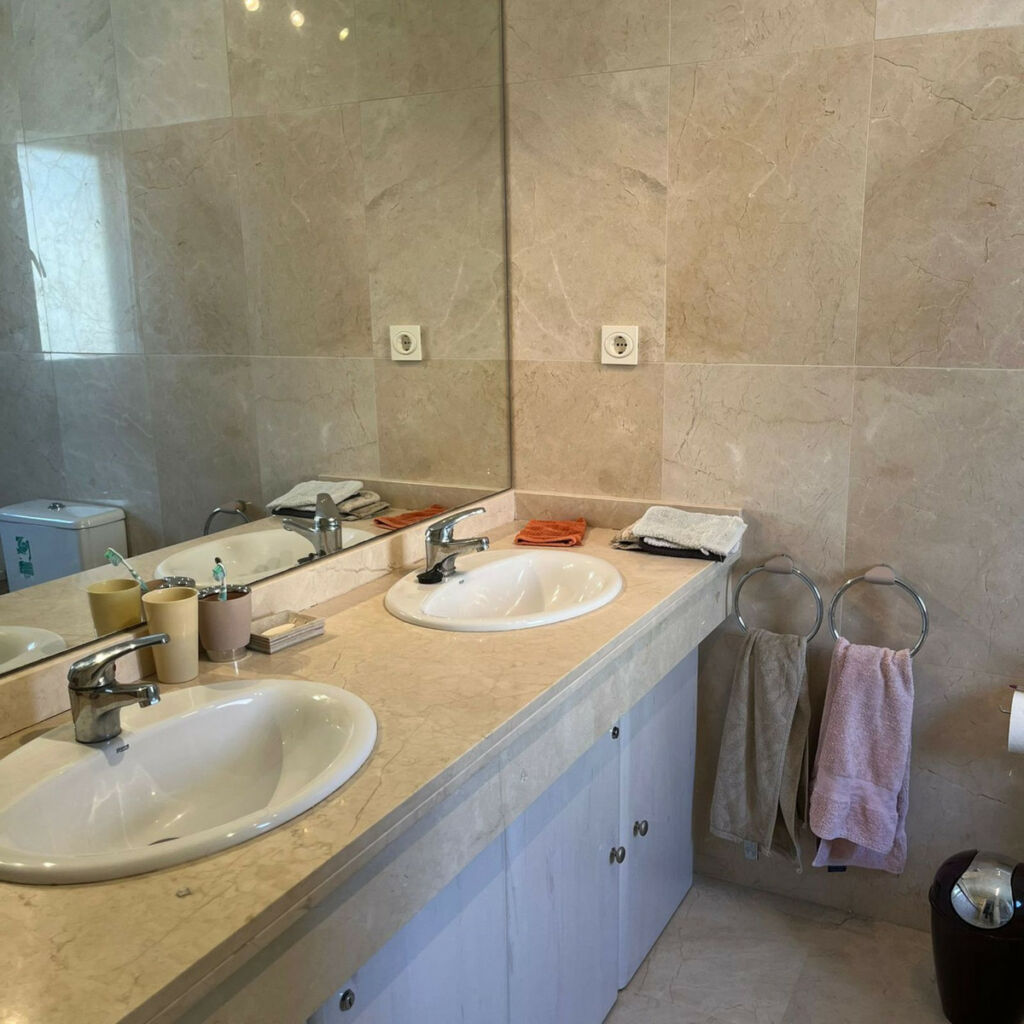 Middle Floor Apartment Estepona Málaga - image 8