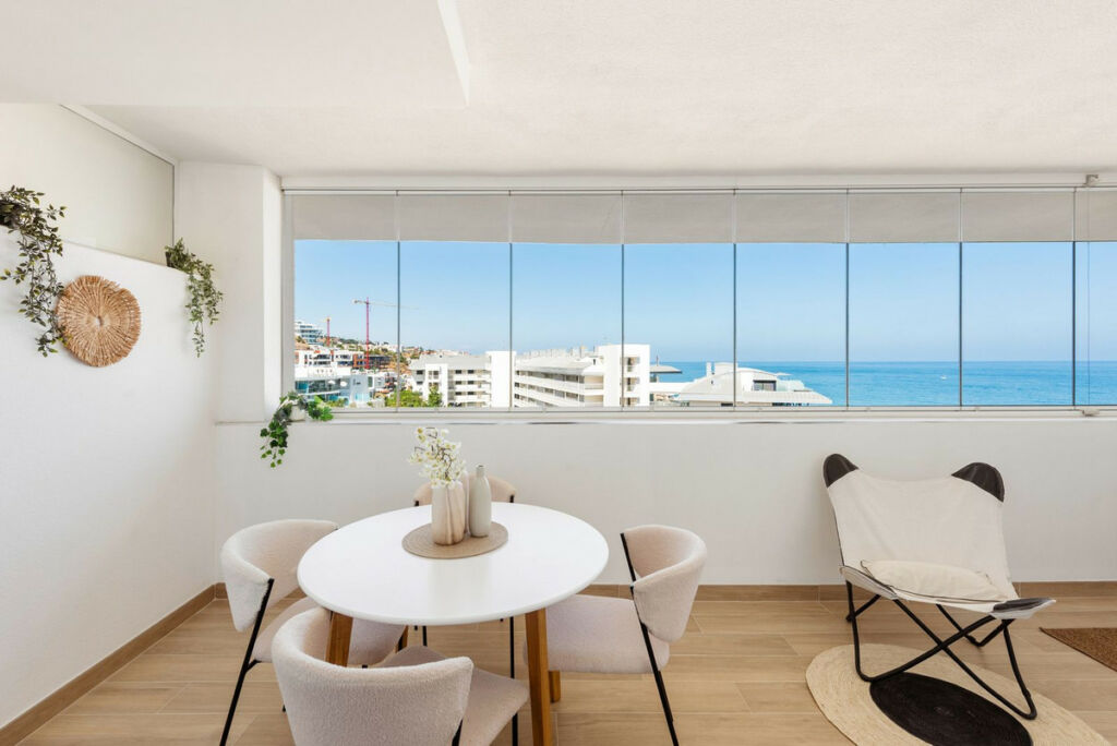 Middle Floor Apartment Carvajal Málaga - image 8