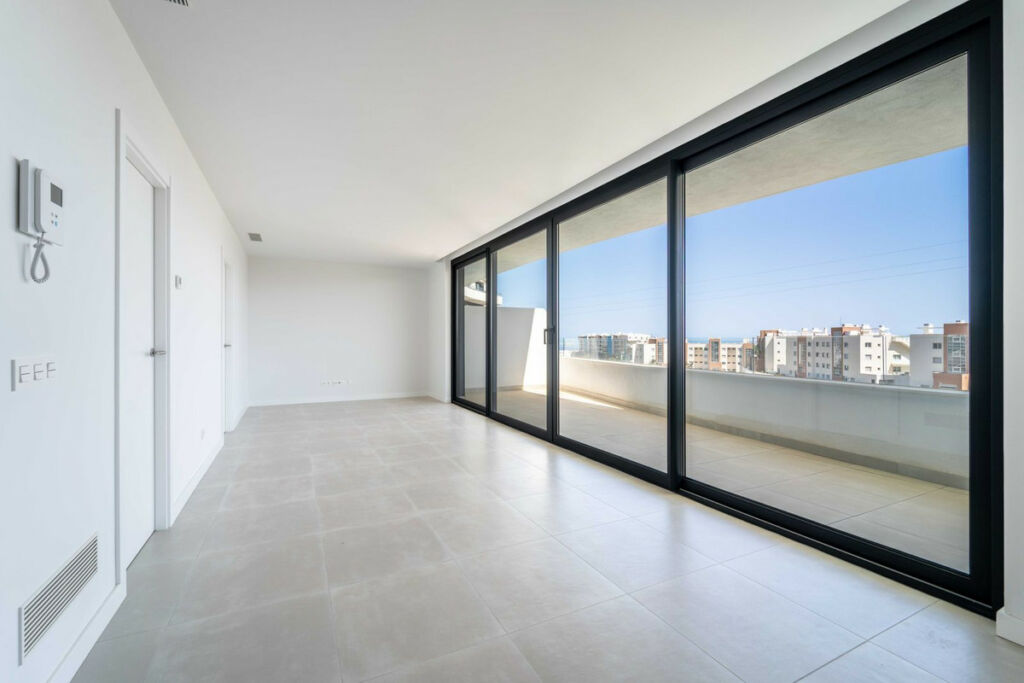 Middle Floor Apartment Fuengirola Málaga - image 8
