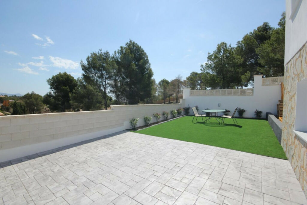 Detached Villa La Nucia Alicante - image 8