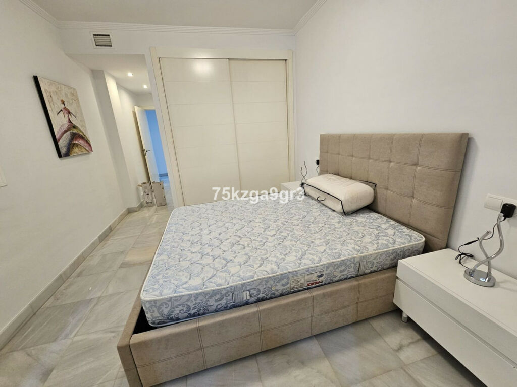 Middle Floor Apartment Estepona Málaga - image 8