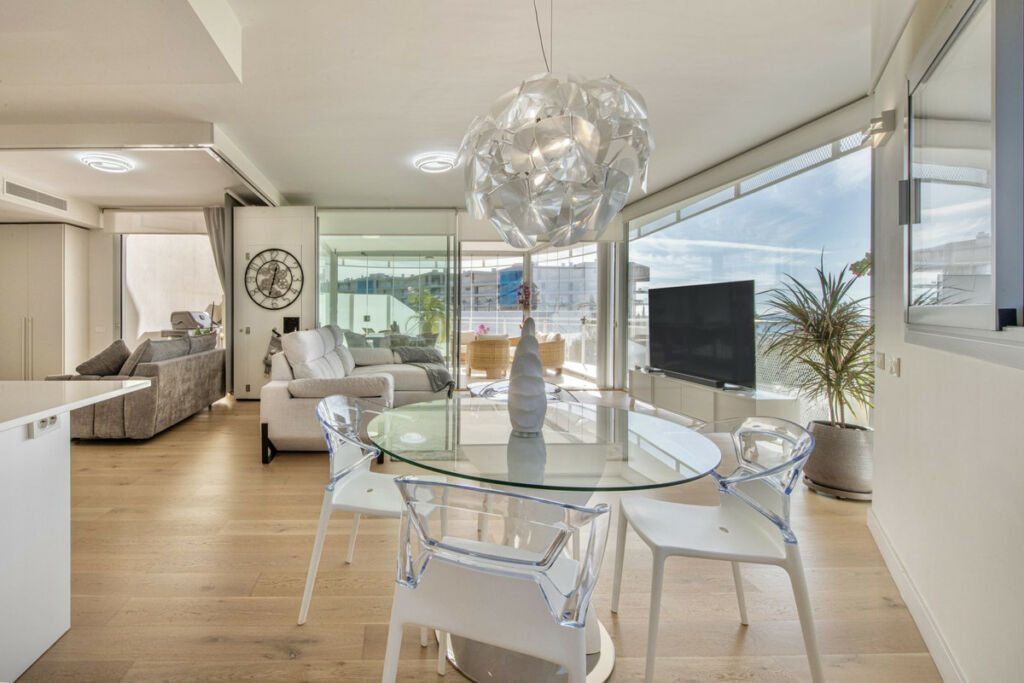 Middle Floor Apartment Benalmadena Málaga - image 8
