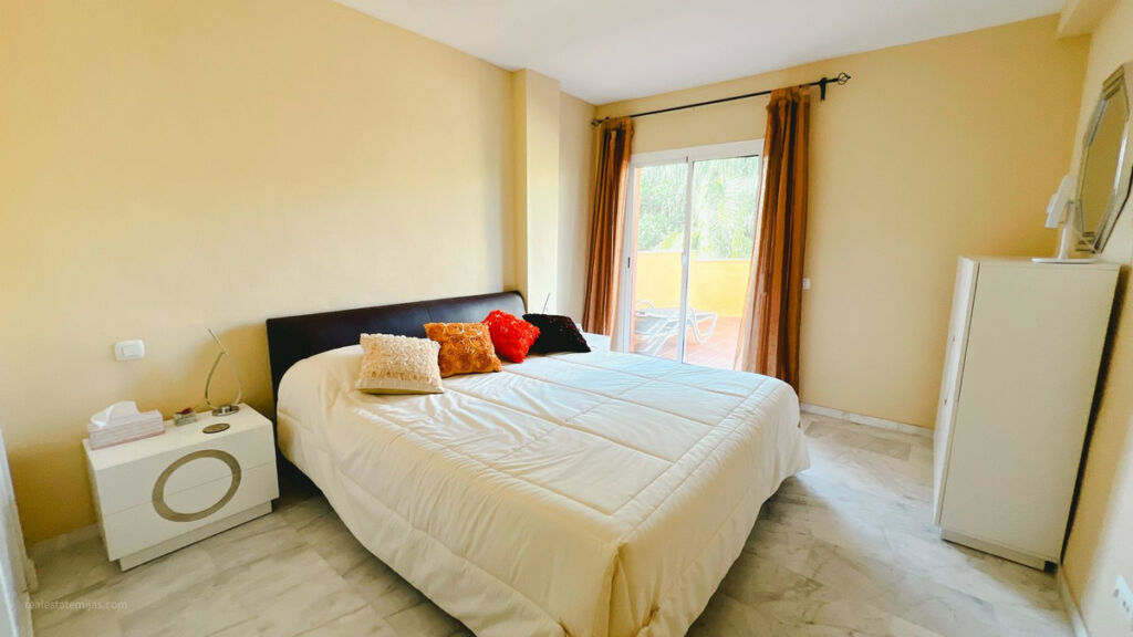 Middle Floor Apartment Reserva de Marbella Málaga - image 8