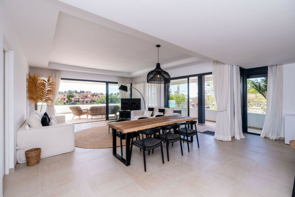 Middle Floor Apartment Estepona Málaga - image 8