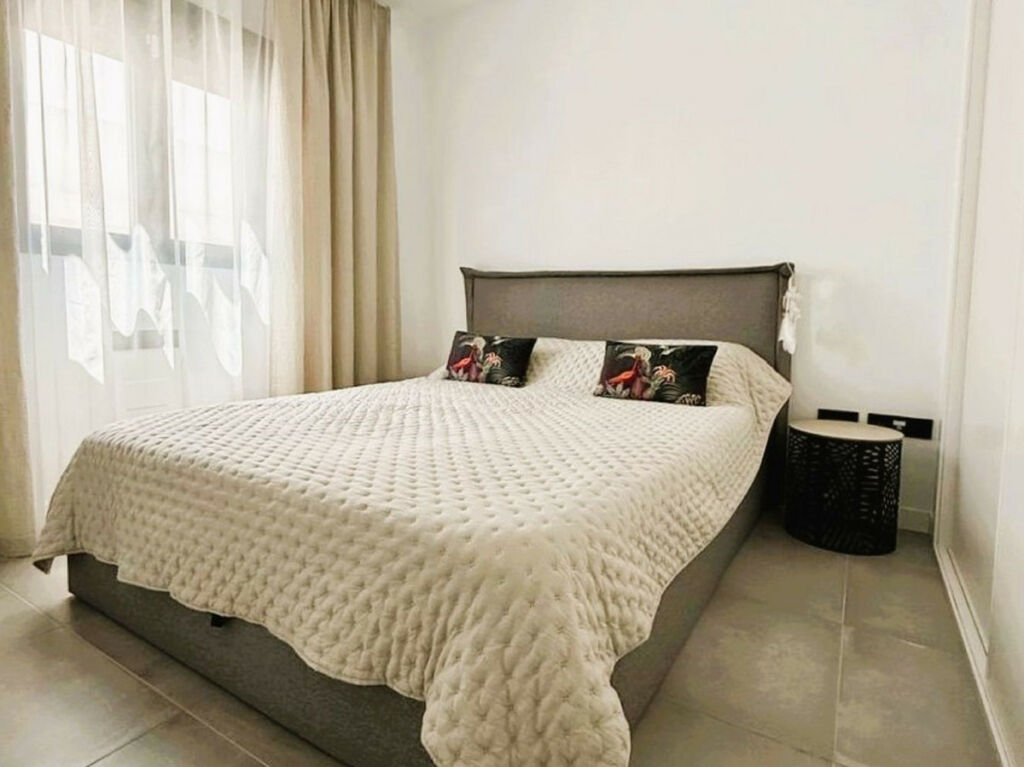 Middle Floor Apartment Cancelada Málaga - image 7