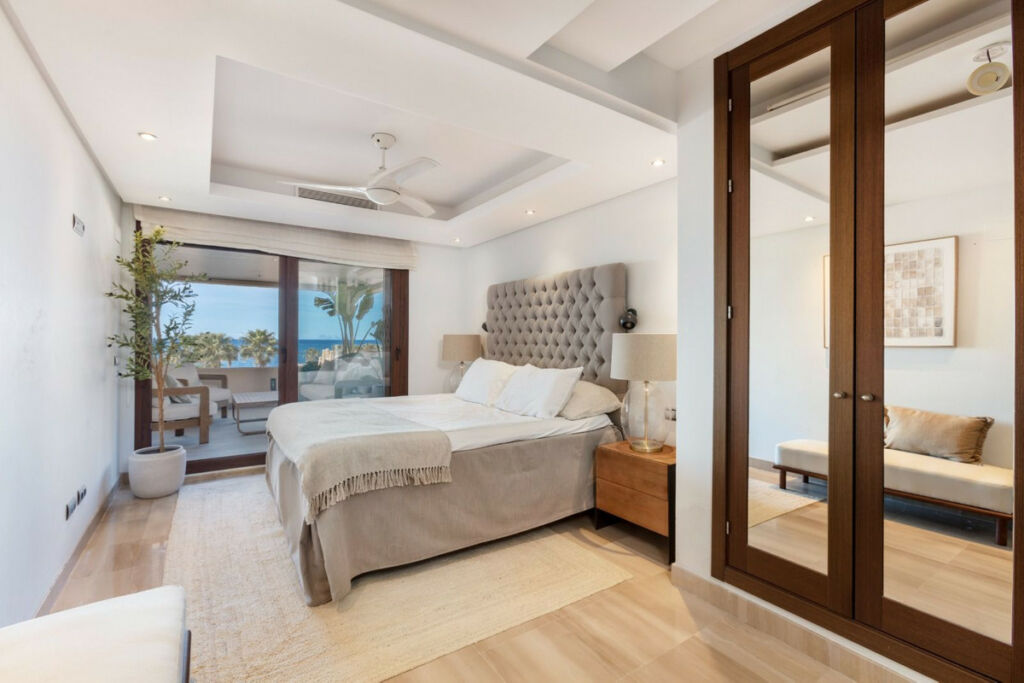 Middle Floor Apartment Estepona Málaga - image 8