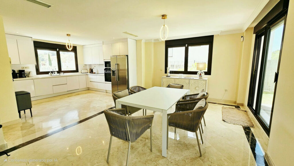 Detached Villa Estepona Málaga - image 8