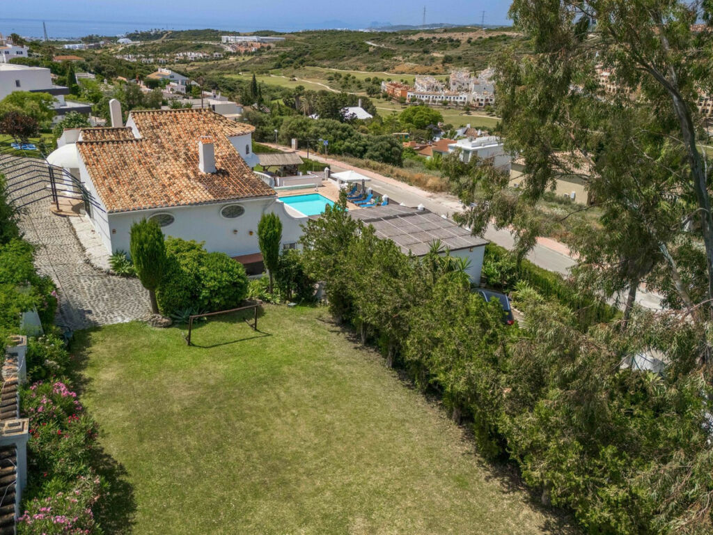Detached Villa Estepona Málaga - image 11