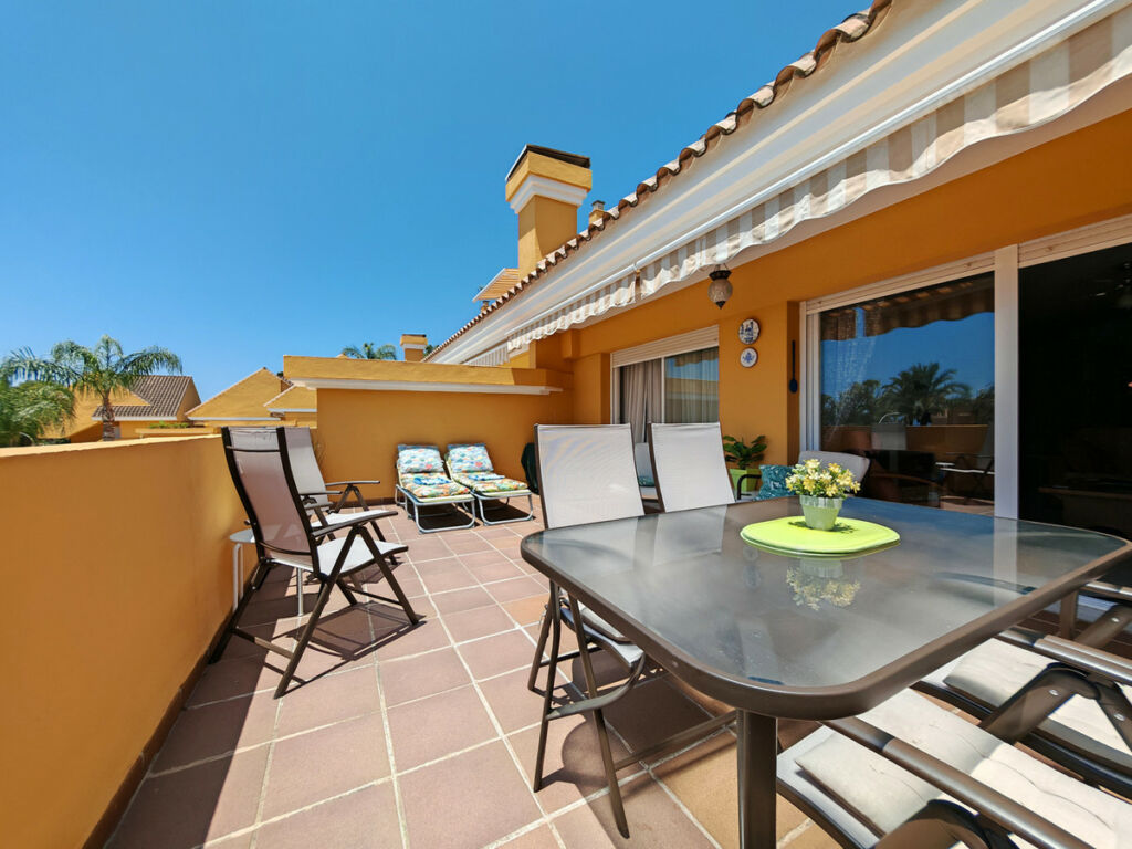 Middle Floor Apartment Elviria Málaga - image 8