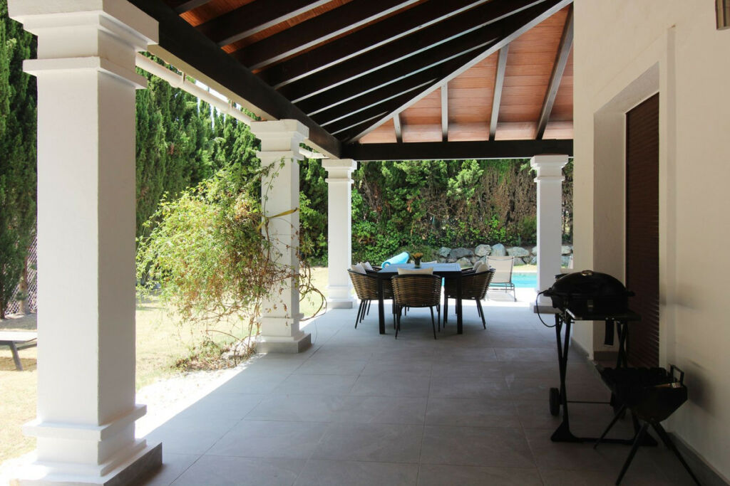 Detached Villa El Paraiso Málaga - image 8