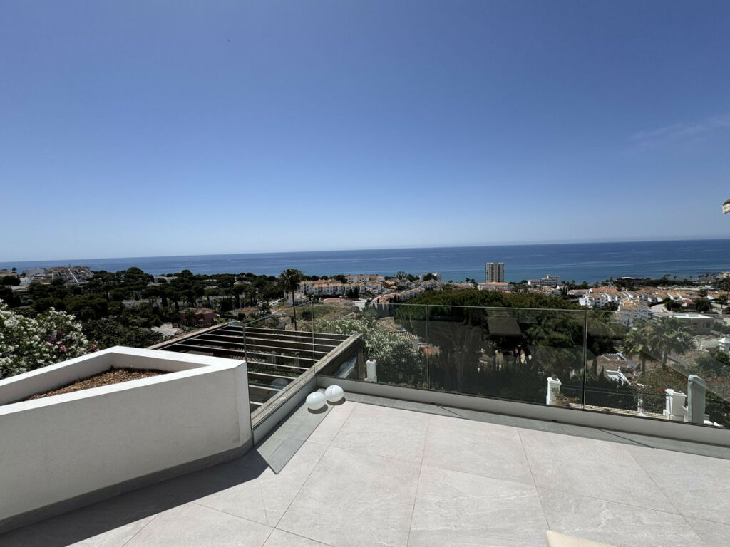 Detached Villa Riviera del Sol Málaga - image 8