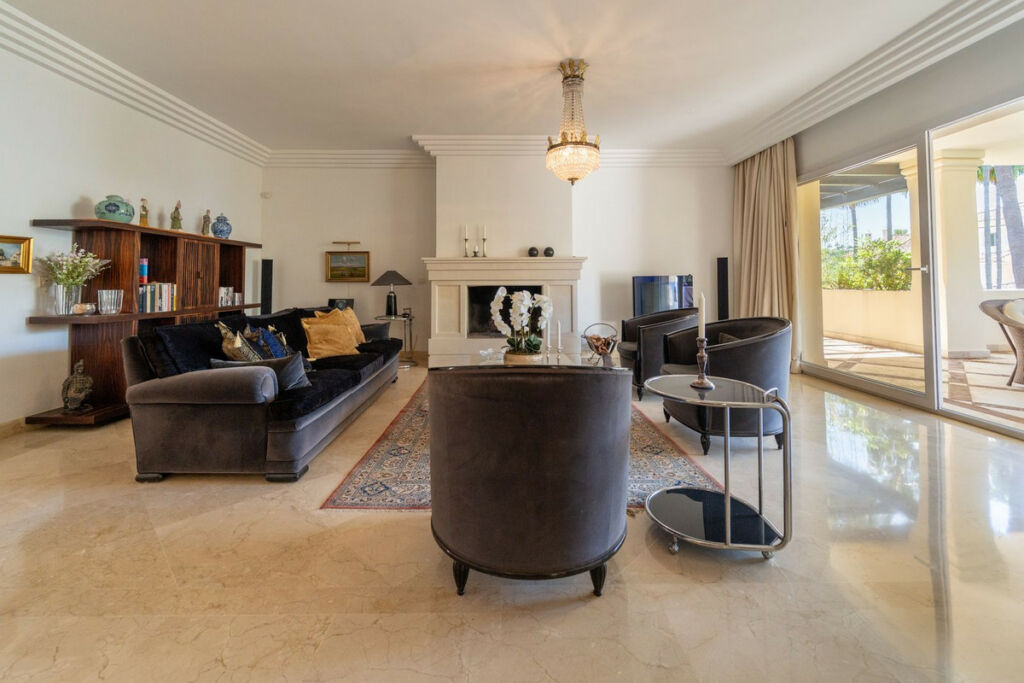 Middle Floor Apartment Nueva Andalucía Málaga - image 8