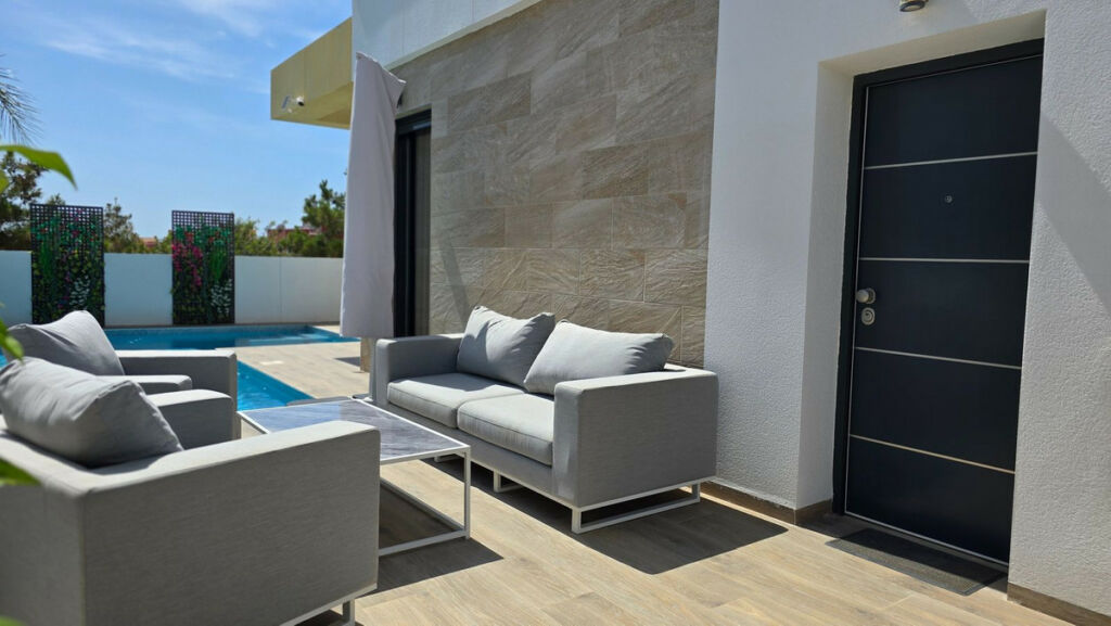 Detached Villa Los Montesinos Alicante - image 8