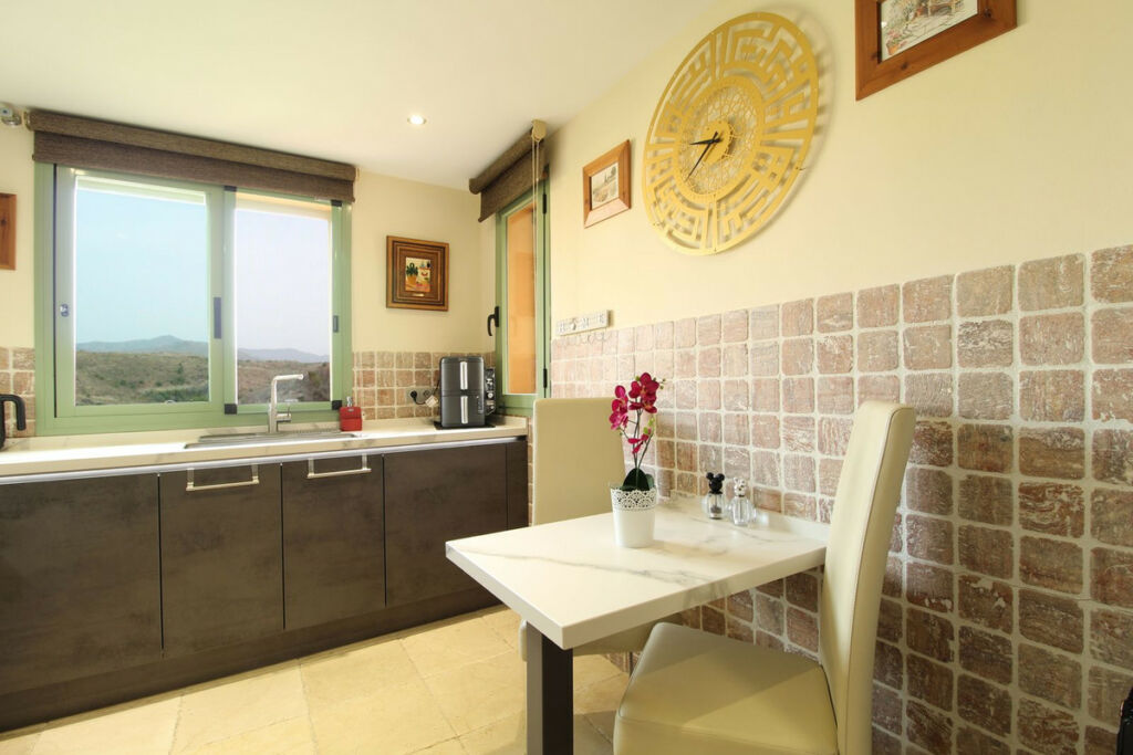 Middle Floor Apartment Los Flamingos Málaga - image 8