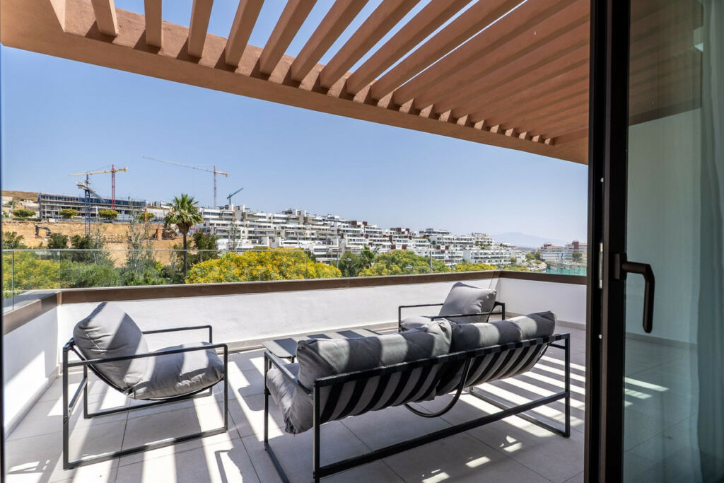 Middle Floor Apartment Estepona Málaga - image 8