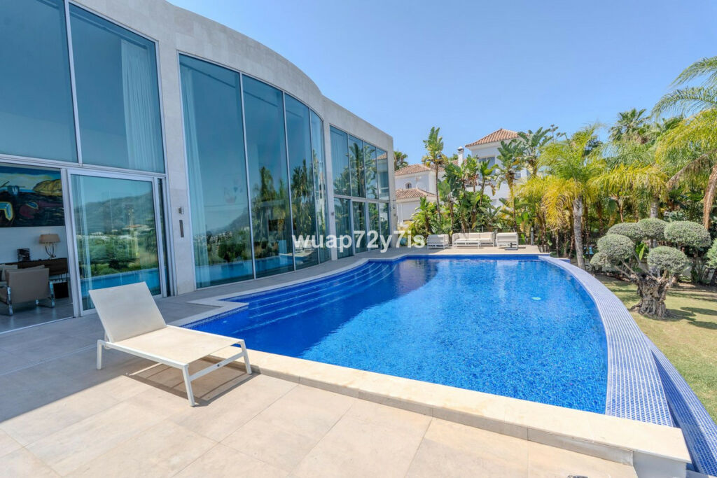 Detached Villa Benahavís Málaga - image 8