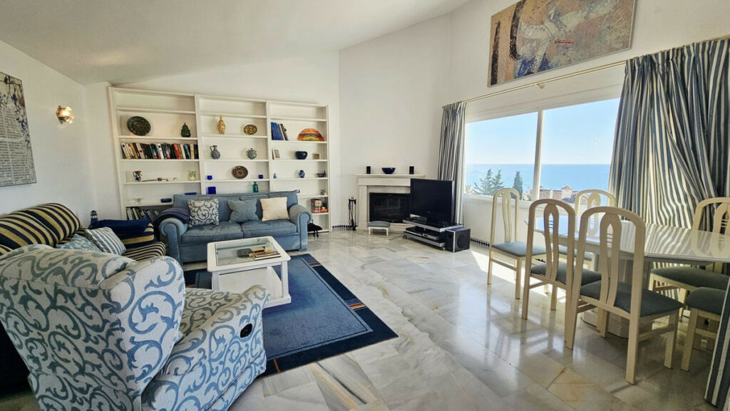 Top Floor Apartment Estepona Málaga - image 8