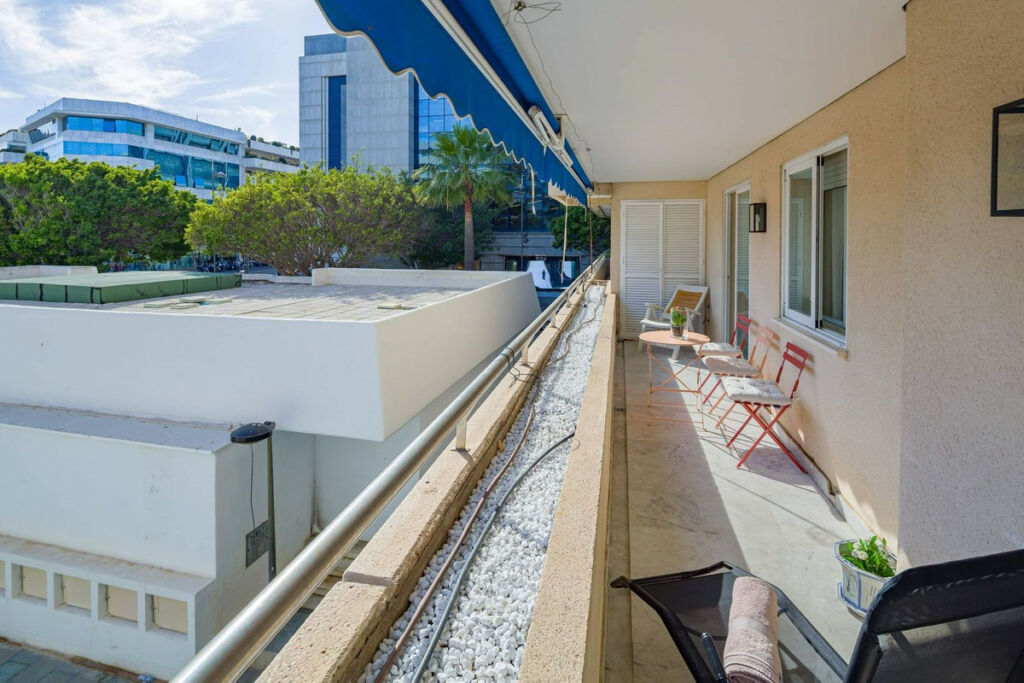 Middle Floor Apartment Puerto Banús Málaga - image 10