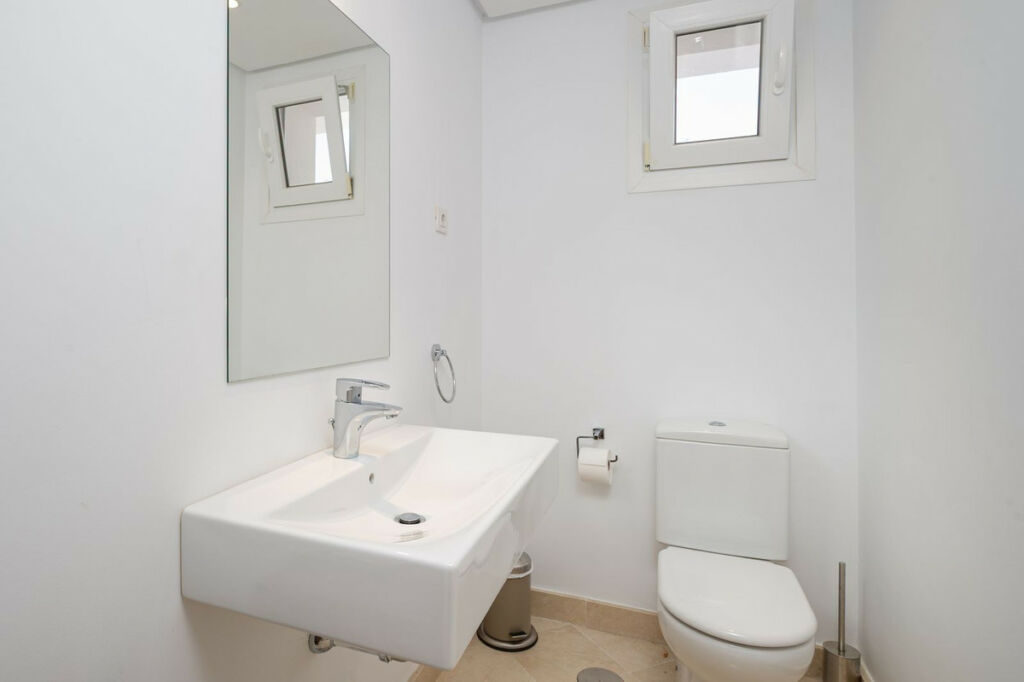 Middle Floor Apartment Nueva Andalucía Málaga - image 9