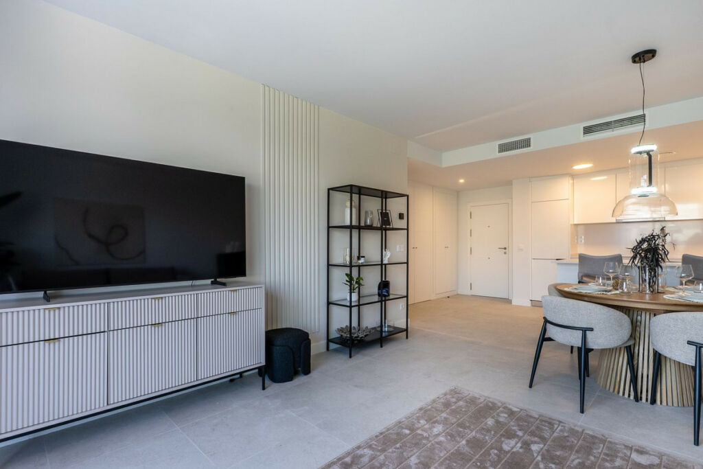 Middle Floor Apartment Estepona Málaga - image 8