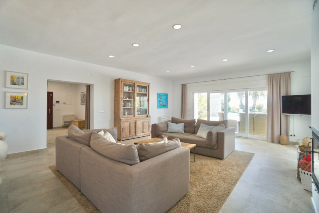 Detached Villa Montemar Alicante - image 8