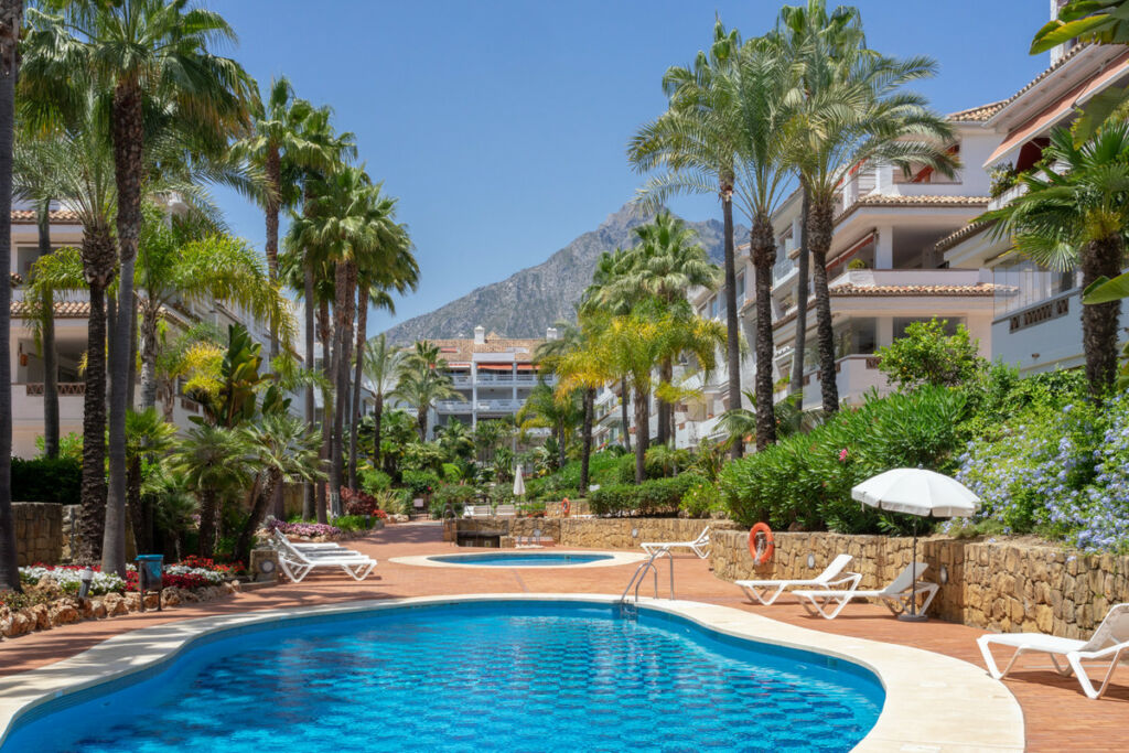 Middle Floor Apartment The Golden Mile Málaga - image 8
