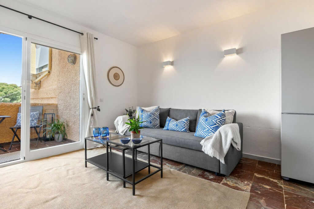 Middle Floor Apartment Estepona Málaga - image 8