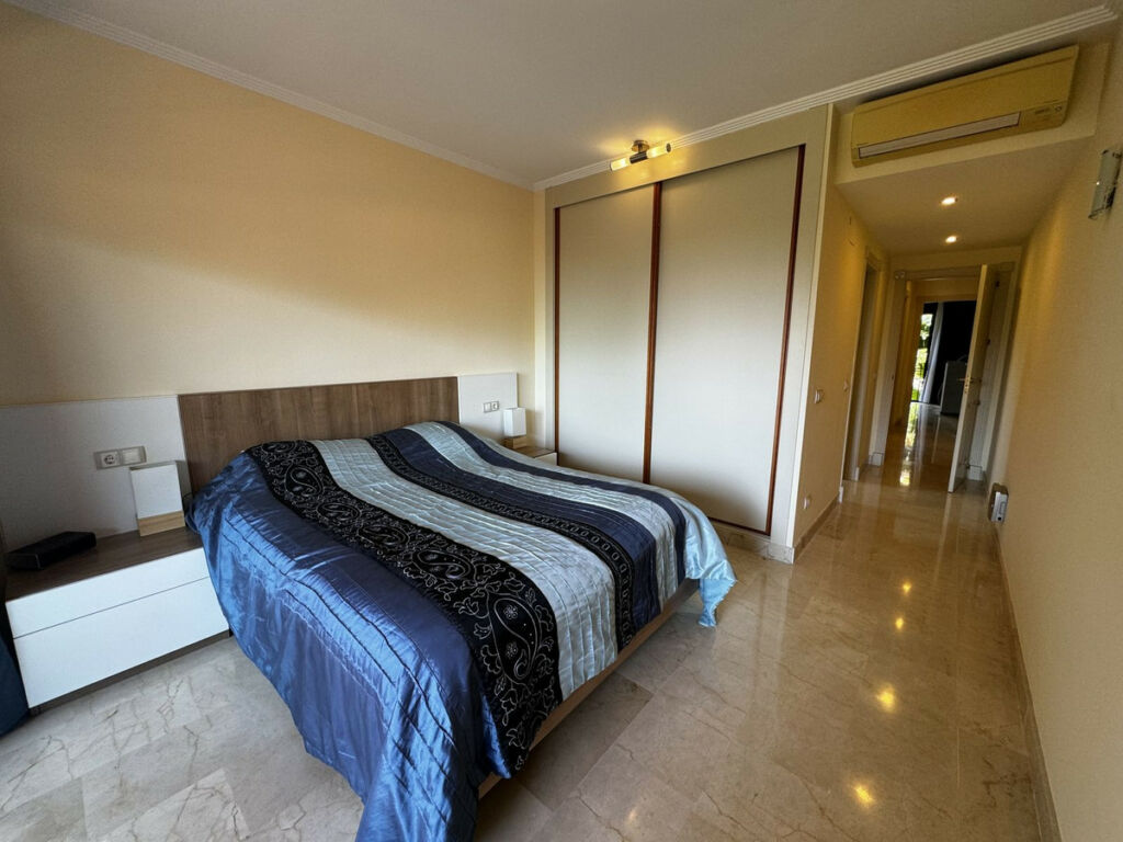 Middle Floor Apartment Estepona Málaga - image 7