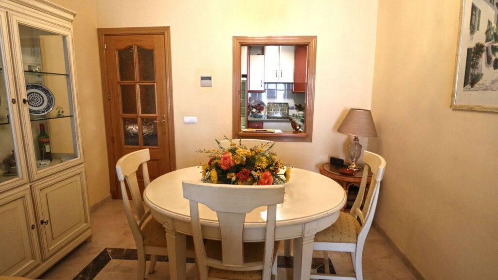 Middle Floor Apartment Marbella Málaga - image 8