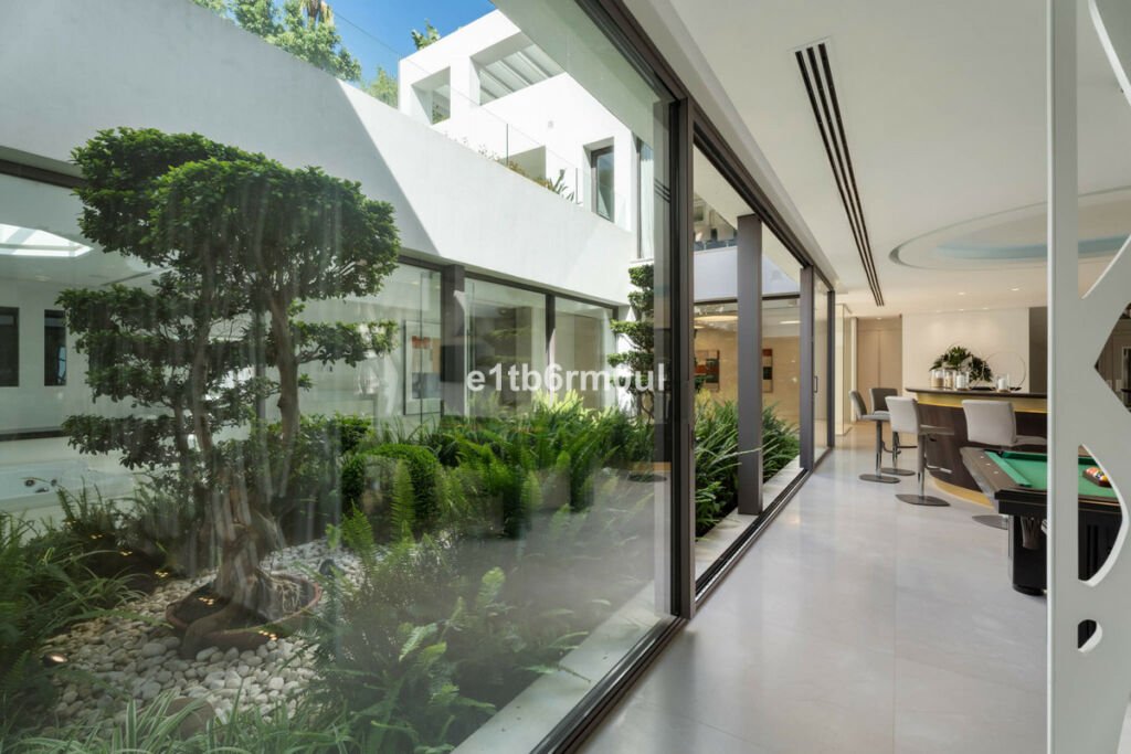 Detached Villa La Quinta Málaga - image 8