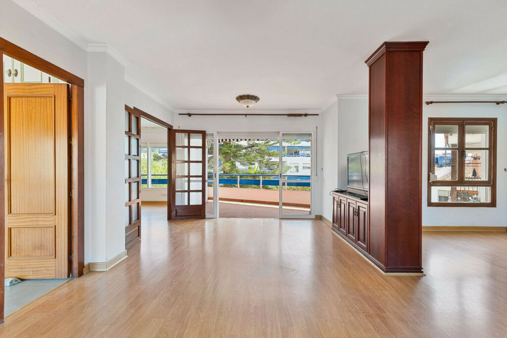 Middle Floor Apartment Fuengirola Málaga - image 8