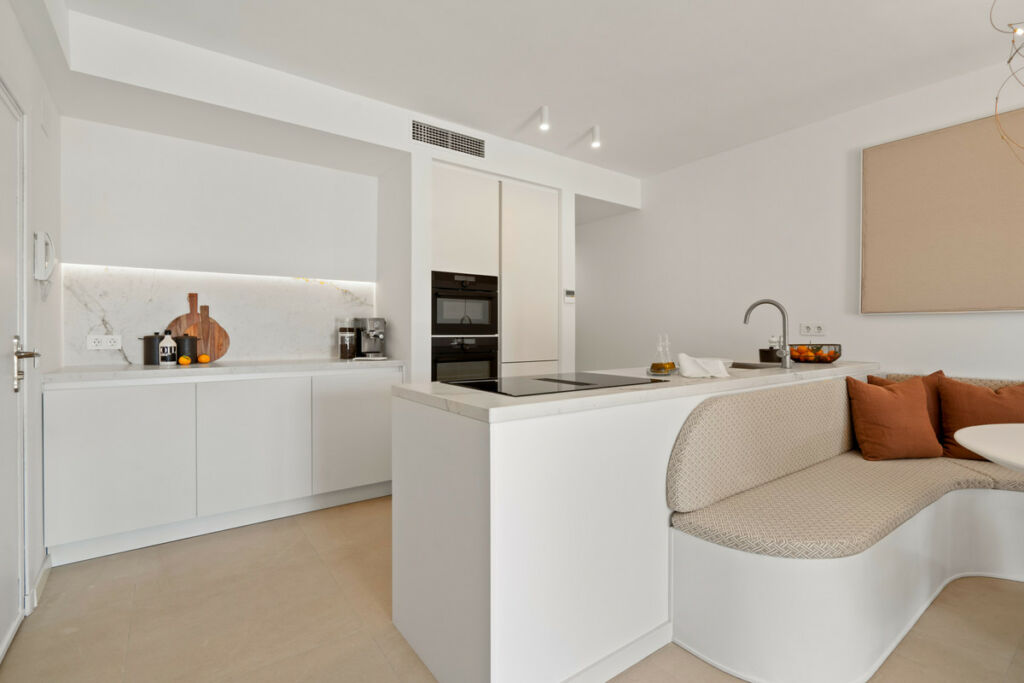 Middle Floor Apartment Nueva Andalucía Málaga - image 8
